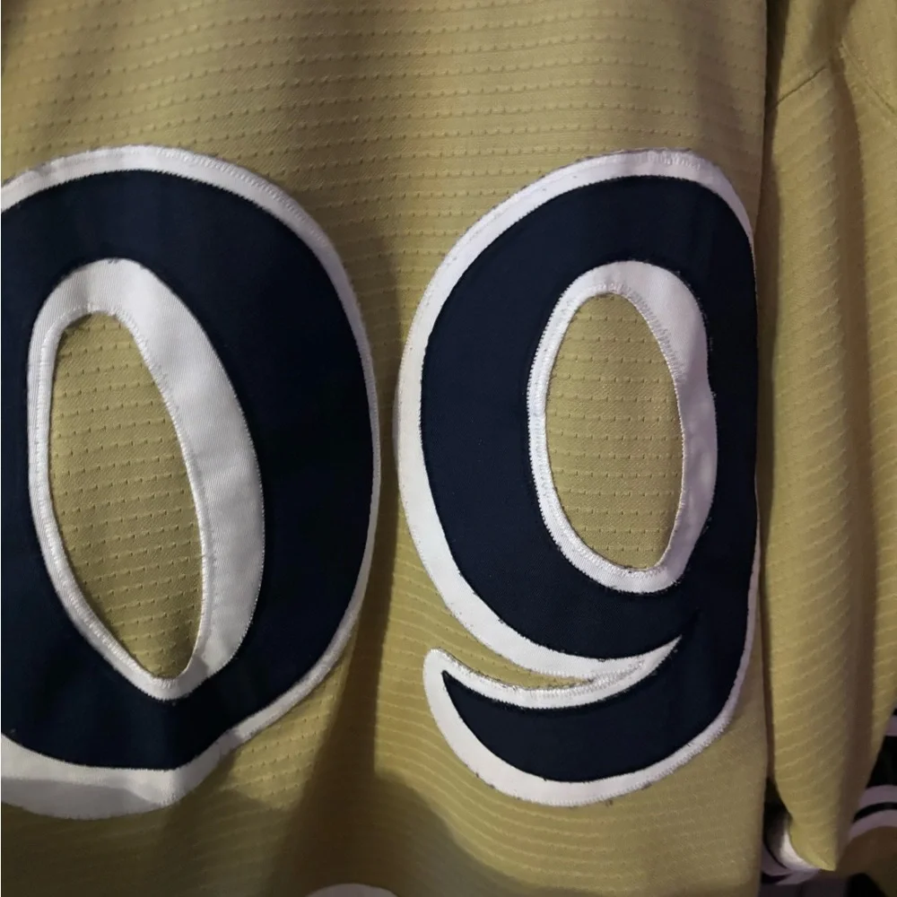 Notre Dame number 9 hockey jersey 
Xlg mens - Picture 3 of 9